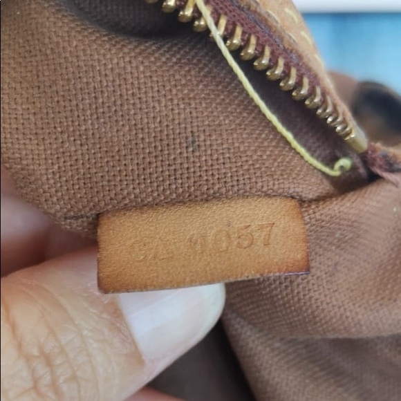 AUTHENTIC Louis Vuitton Batignolles Horizontal - Picture 8 of 8